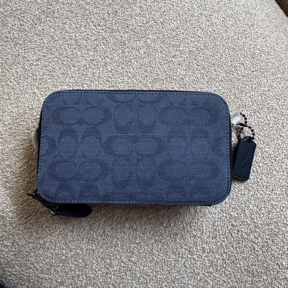 Coach Charter Cross Body Bag - Picture 4 of 5